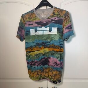Nike LeBron James Dri-FIT Graphic T-Shirt Mens Medium All Over Print Crown Logo